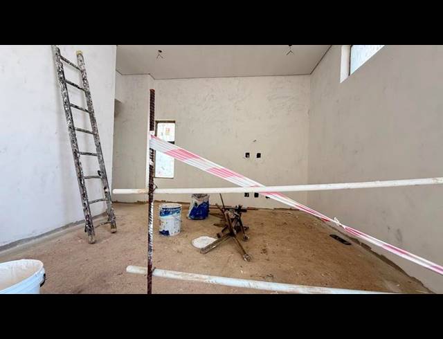 5 BEDROOM HOUSE FOR SALE IN MIDSTREAM HEIGHTS